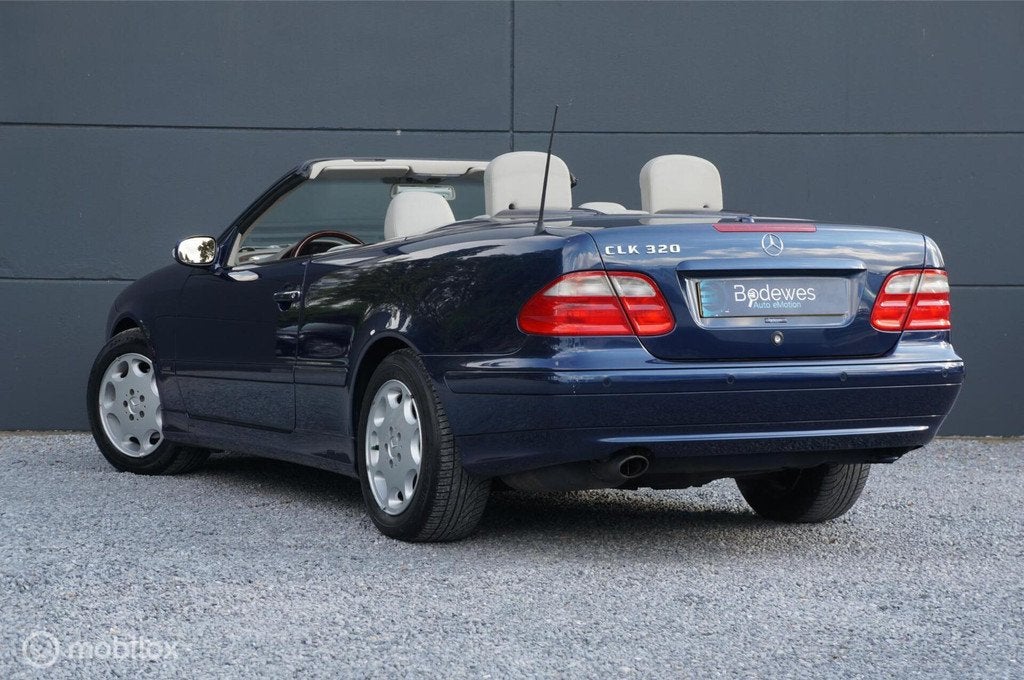 Mercedes CLK-klasse Cabrio 320 Aut. Elegance Bose Origineel!, Auto's, Mercedes-Benz, Achterwielaandrijving, Gebruikt, Beige, 1595 kg