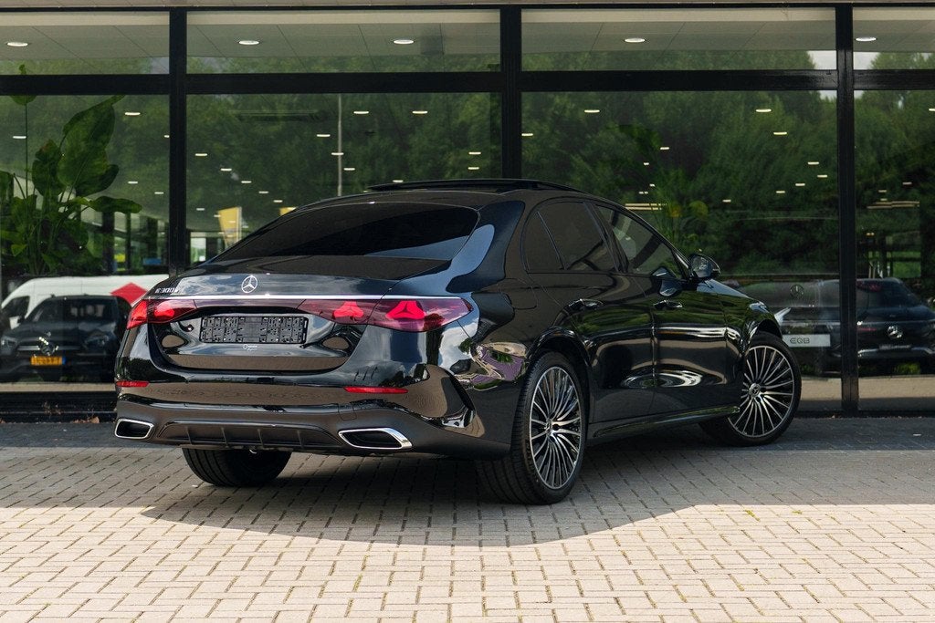 Mercedes-Benz E-klasse 300e Sport Edition | Panoramaschuifda, Auto's, Mercedes-Benz, Automaat, Achterwielaandrijving, 4 cilinders