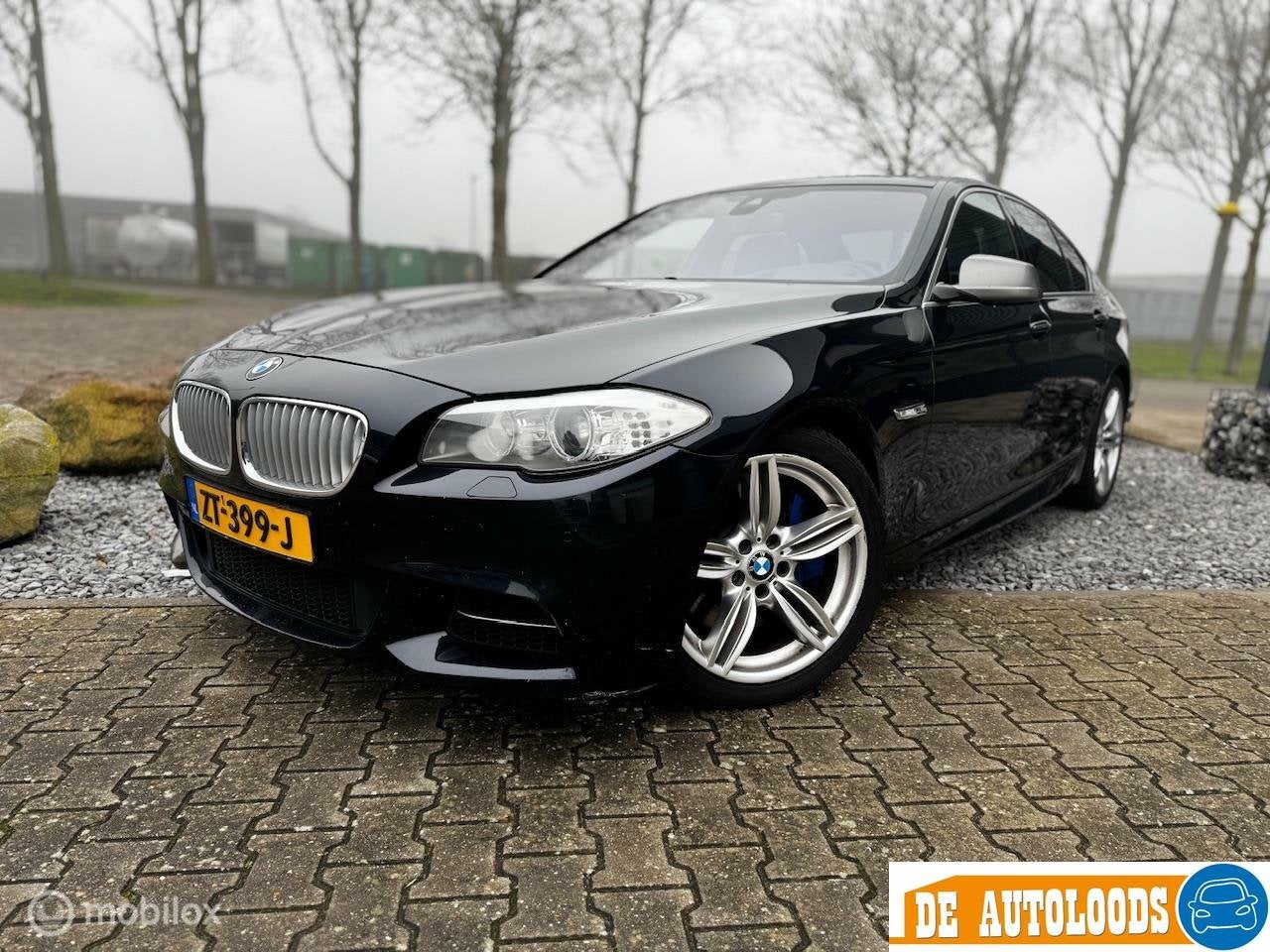 BMW 5-serie M550xd HUD Virtual Cockpit 311kw/424PK Breedset!, Gebruikt, 2993 cc, 2000 kg, Zwart