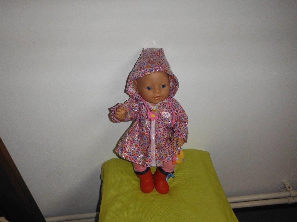baby born regenjasje met laarsjes, Ophalen of Verzenden, Zo goed als nieuw, Babypop