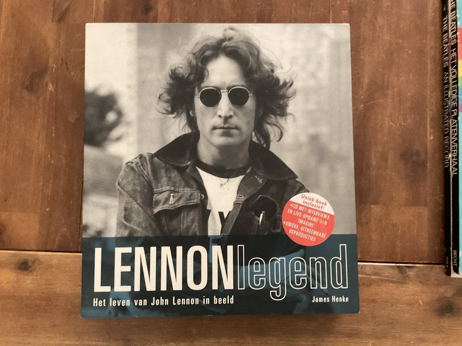 Lennon Legend: Het leven van John Lennon in beeld + CD, Boeken, Ophalen of Verzenden, Zo goed als nieuw, Artiest