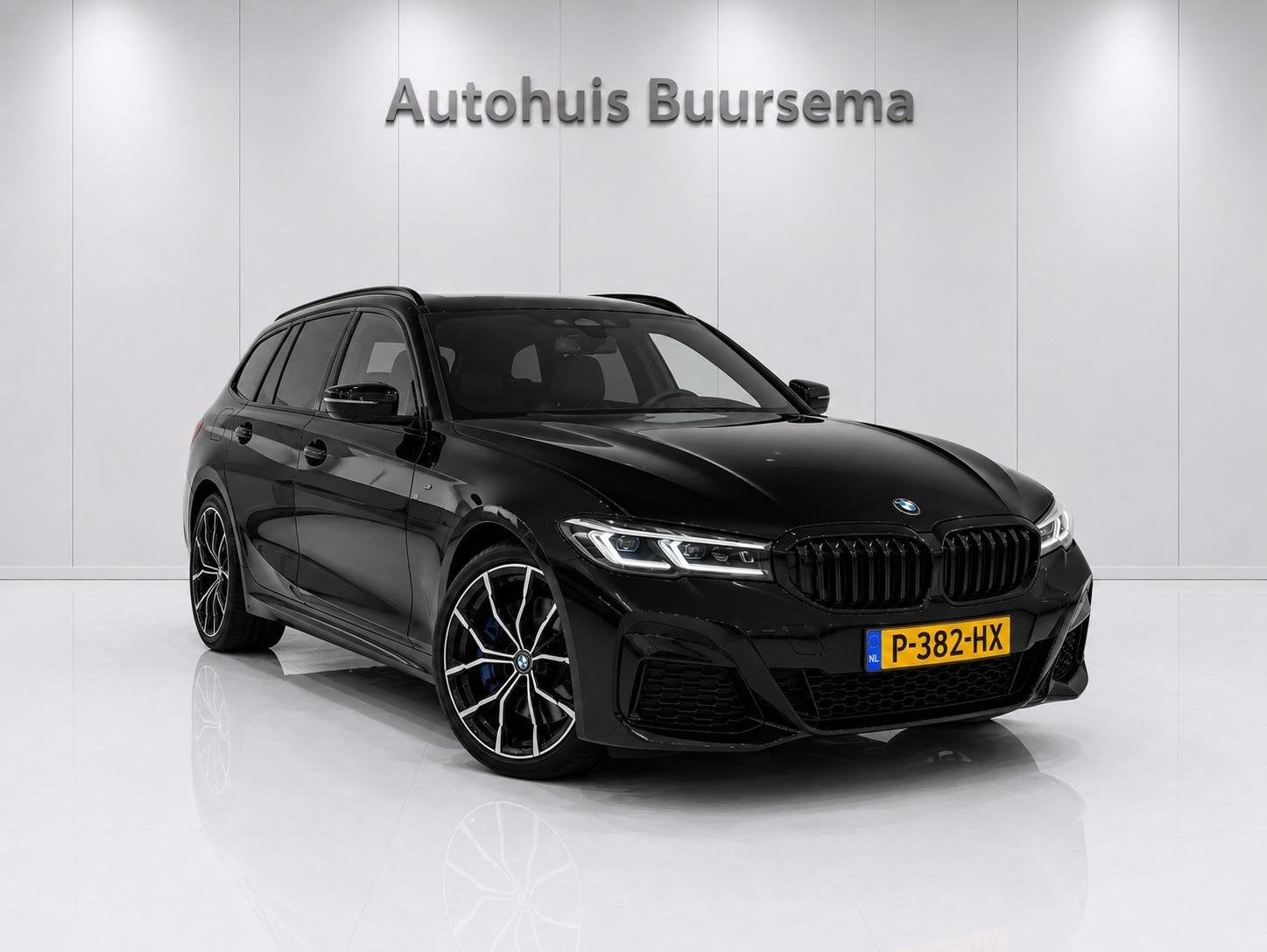 BMW 5 Serie Touring 520i LCI M-Sport | Laserlicht | Trekhaak, Automaat, 1998 cc, Achterwielaandrijving, Gebruikt