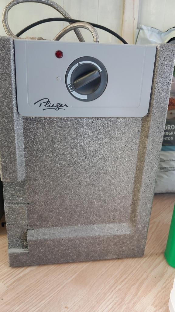 Plieger close in boiler 10 liter, Doe-het-zelf en Verbouw, Geisers en Boilers, Minder dan 20 liter, Ophalen, Boiler, 6 t/m 10 jaar oud