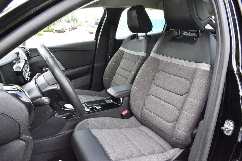 Citroën C4 Puretech 130 Feel Pack | Navigatie | Carplay & A, Auto's, Citroën, Gebruikt, 1199 cc, Leder en Stof, Zwart