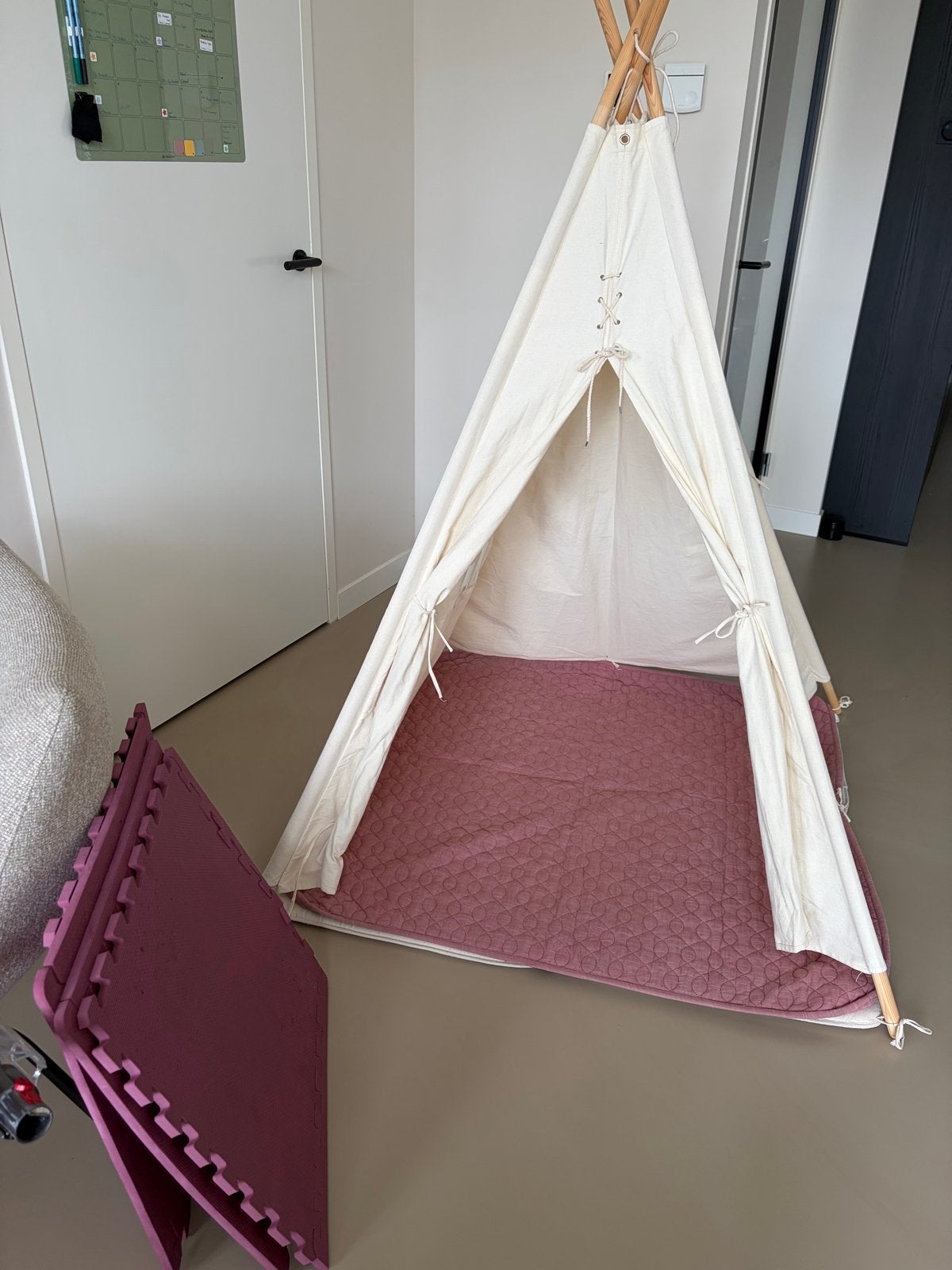 Tipi Toys and Garden speeltent met roze kleed en foam tegels, Ophalen of Verzenden, Zo goed als nieuw
