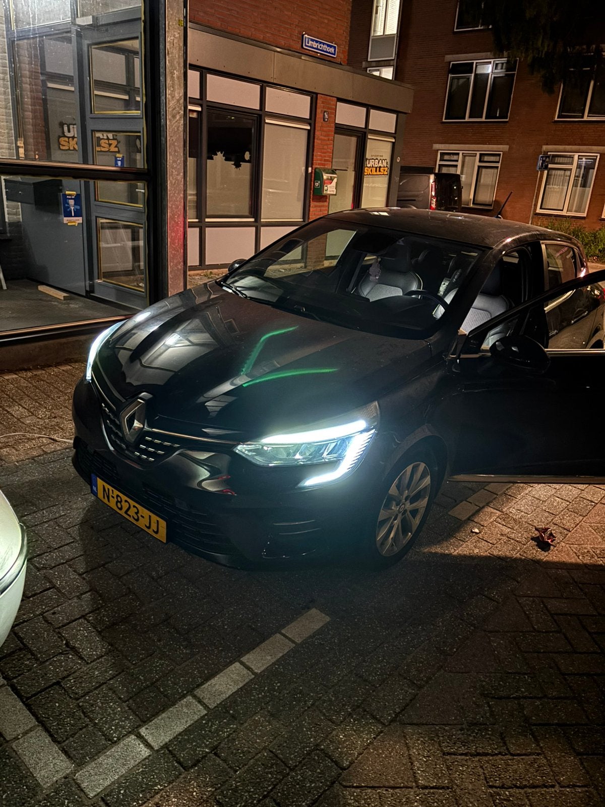 Renault Clio 1.0 tce intens 90pk GPF 2021 Zwart, Auto's, Voorwielaandrijving, 1071 kg, Origineel Nederlands, Bedrijf