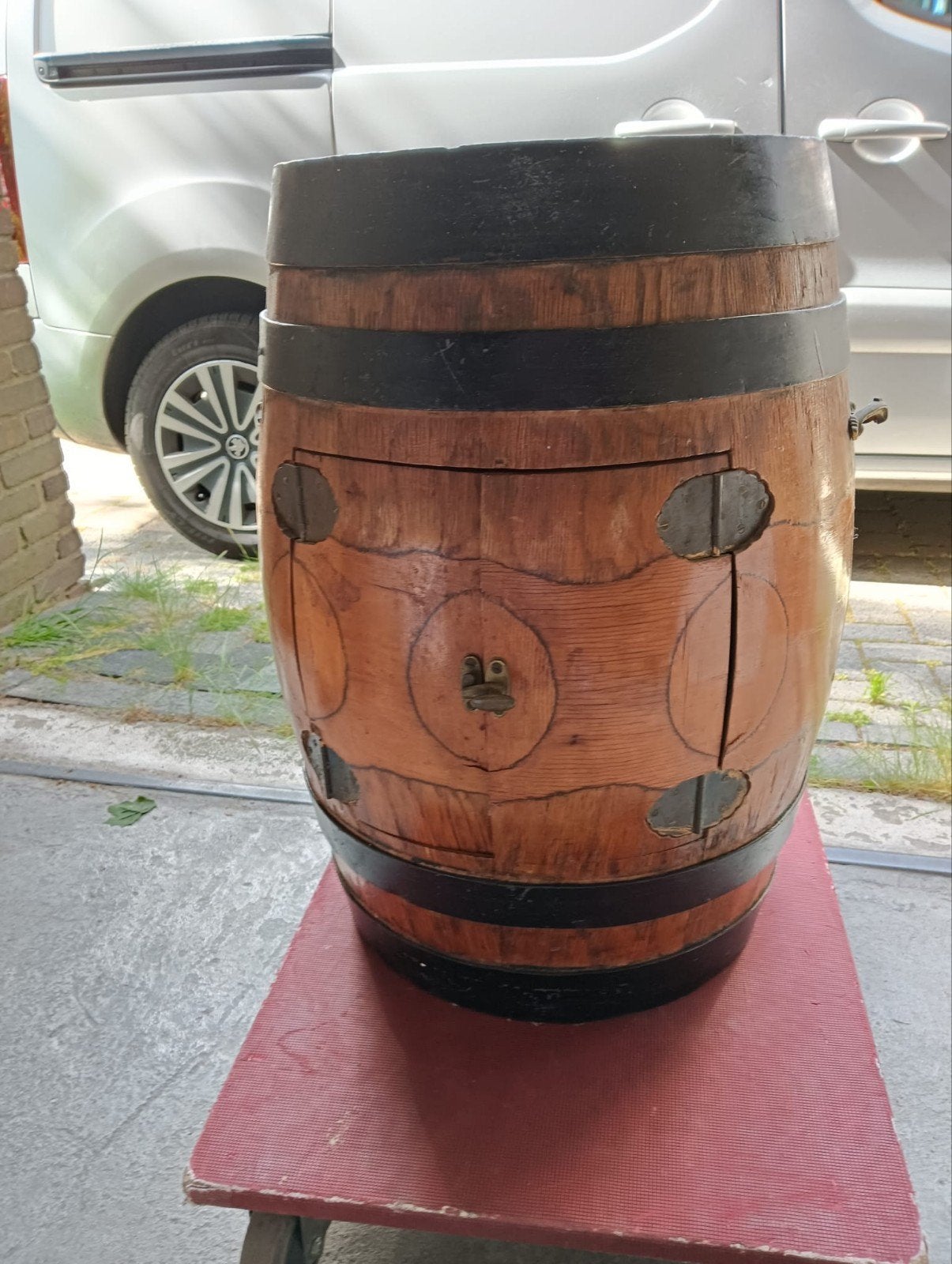 Uniek biervat omgebouwd tot drankenkast, Antiek en Kunst, Ophalen