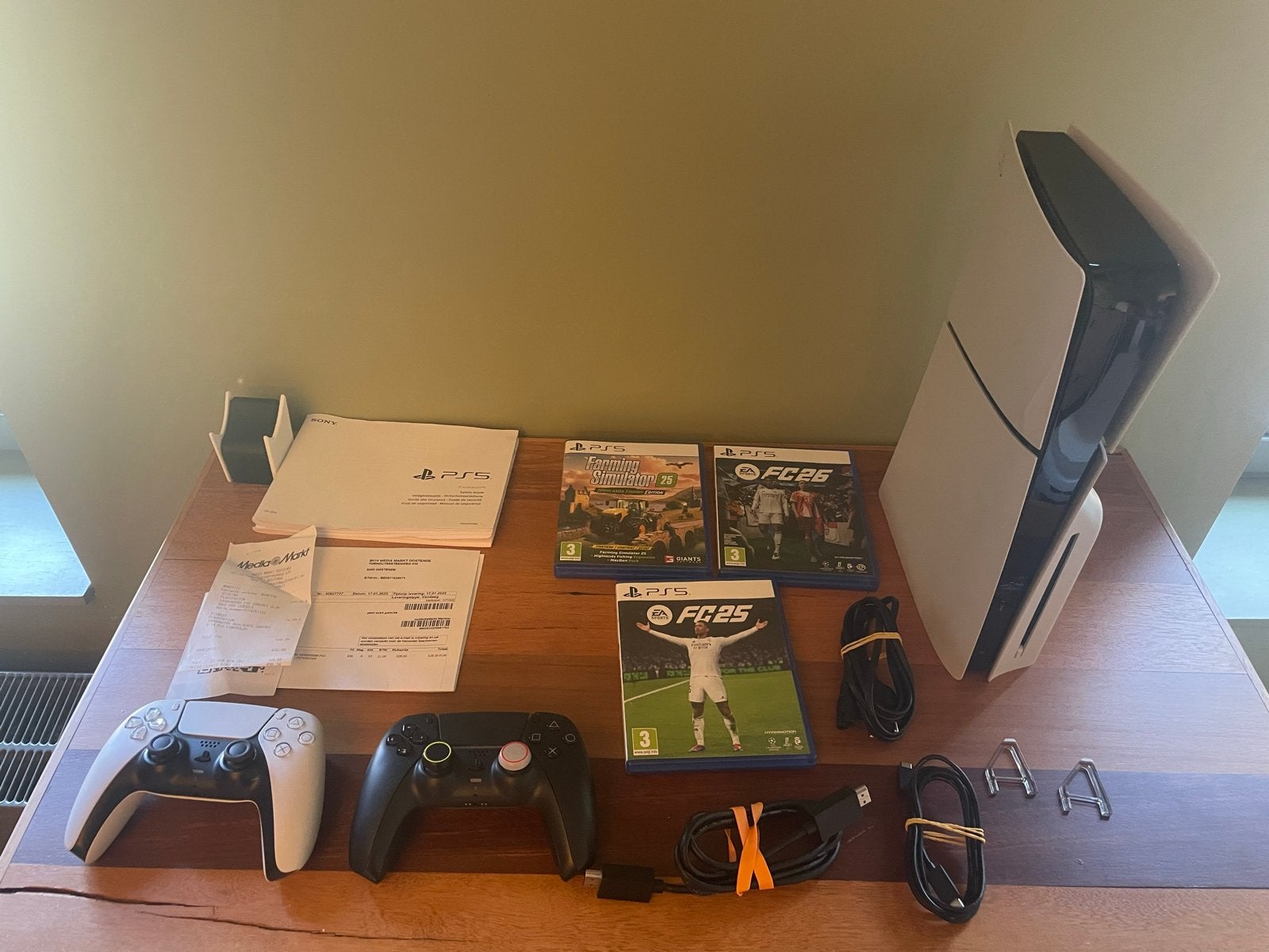 Sony PlayStation 5 Disc Edition met 2 controllers en 3 games, Ophalen, Overige genres, 1 speler, Refurbished