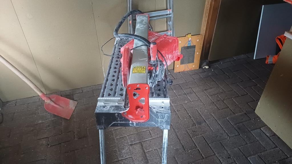 Rubi zaagtafel 650, Doe-het-zelf en Verbouw, Gereedschap | Zaagmachines, Cirkelzaag, Ophalen of Verzenden, Zo goed als nieuw, 30 tot 70 mm
