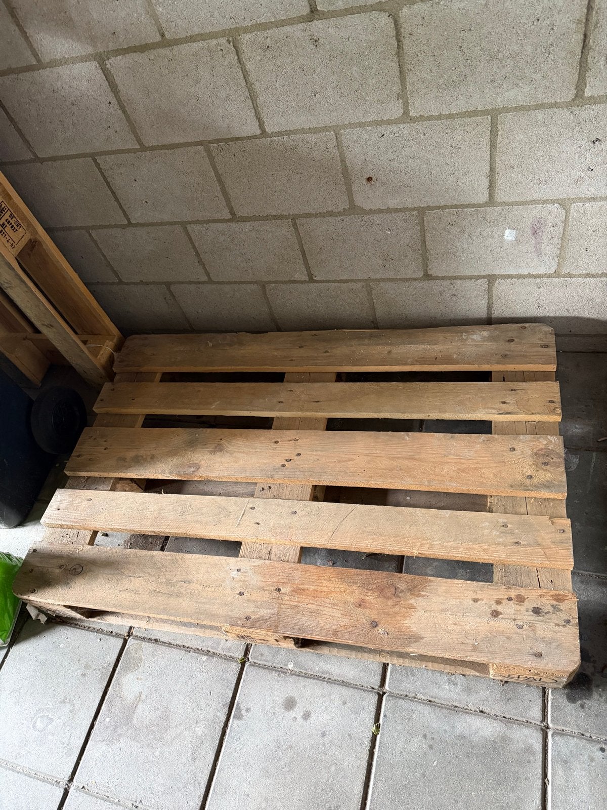 Twee gratis pallets (ca. 120x80 cm), Doe-het-zelf en Verbouw, Kratten en Dozen, Ophalen, Gebruikt, 100 cm of meer, 60 cm of meer