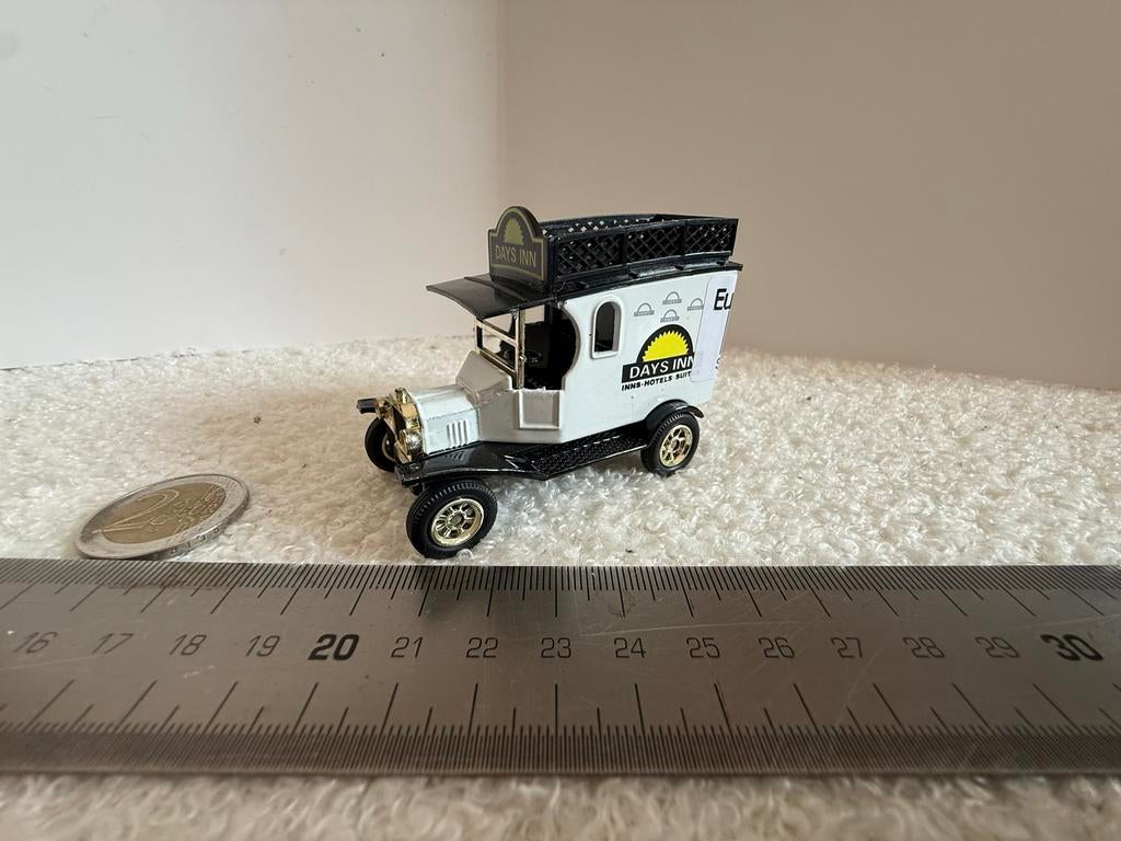 Oxford Diecast Ford Model T "Days Inn Follow The Sun", Hobby en Vrije tijd, Modelbouw | Auto's en Voertuigen, Gebruikt, Auto, 1:50 of kleiner