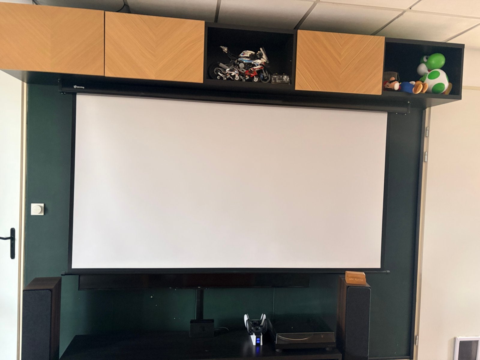 Beampro Beamer met scherm en afstandsbedieningen, Ophalen, Zo goed als nieuw, LED, Overige resoluties