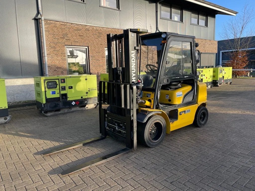 Hyundai 30L-7A 3 ton Triplex Sideshift Positioner LPG Heftru, LPG, 3000 tot 4000 kg, Heftruck, Ophalen of Verzenden
