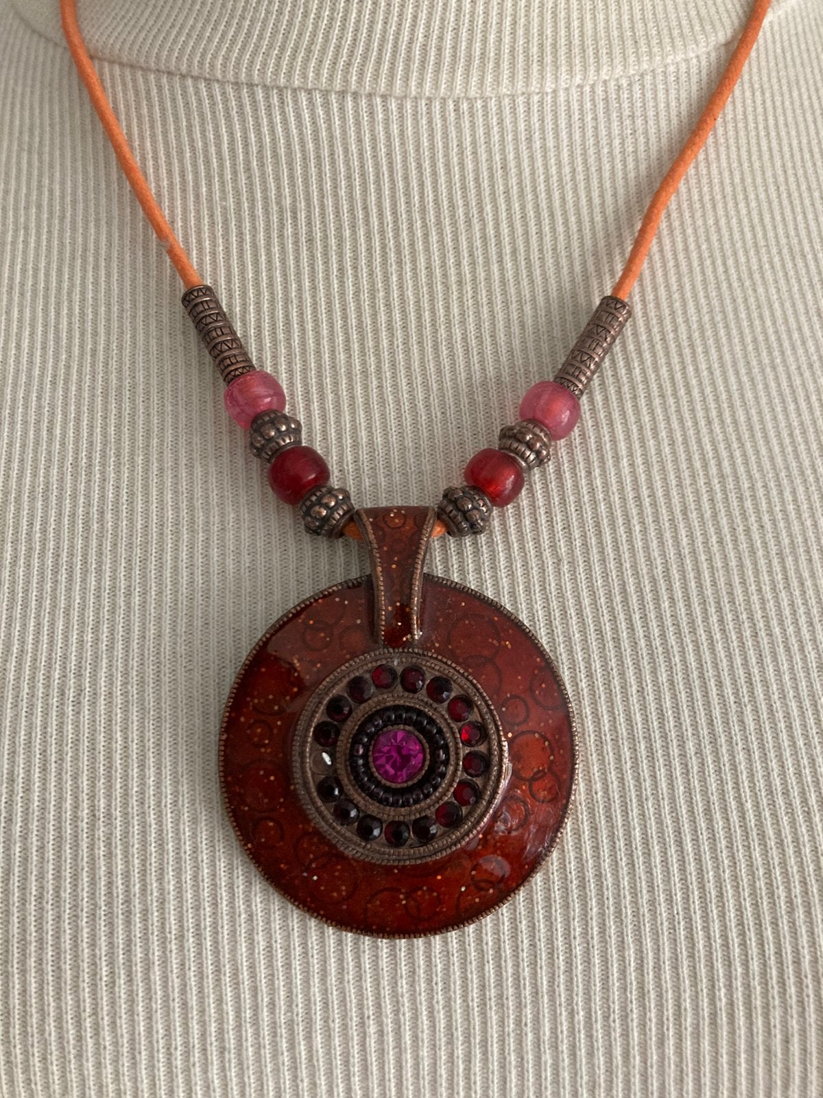Leuke hals ketting in oranje tinten, in goede staat, Overige materialen, Oranje, Ophalen of Verzenden, Zo goed als nieuw