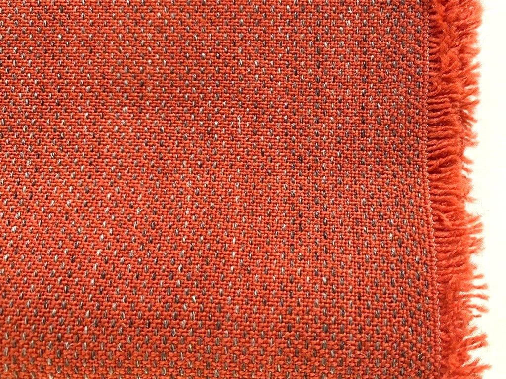 Kvadrat Clara 2 548; oranje + iets grijs; restant meubelstof, Hobby en Vrije tijd, Stoffen en Lappen, Wol, 120 cm of meer, Nieuw
