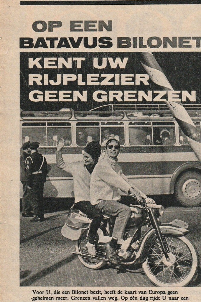Retro reclame 1960 Batavus Bilonet brommer geen grenzen, Verzenden, Overige typen
