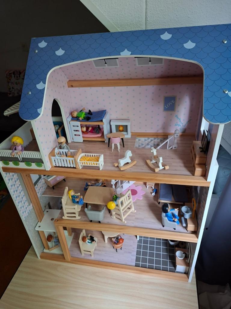 Leuk poppenhuis van Lidl., Ophalen, Zo goed als nieuw, Poppenhuis