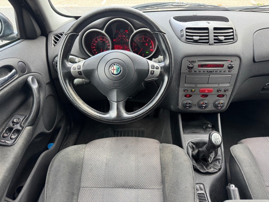 Alfa romeo 147 1.6 T.Spark Distinctive CLIMA 17 RIJDT GOED N, Auto's, Voorwielaandrijving, Gebruikt, 4 cilinders, 400 kg