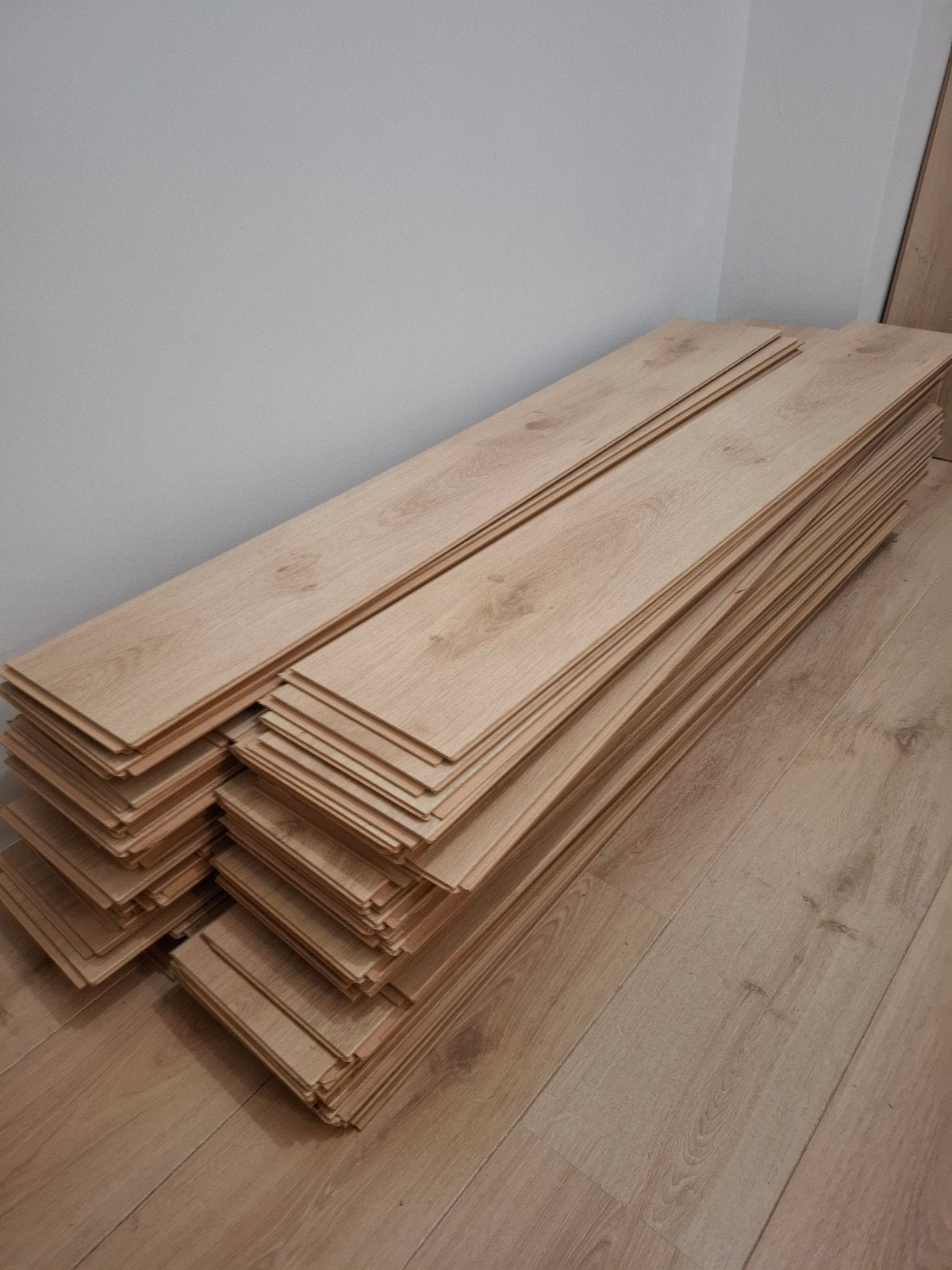 Restpartij laminaat goed voor 15,4 m2, Ophalen, 50 tot 150 cm, 10 m² of meer, 10 tot 30 cm