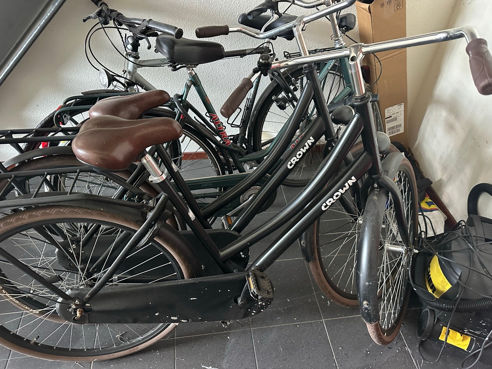 2x Crown Omafietsen - Klassiek en Comfortabel, Fietsen en Brommers, Ophalen, Gebruikt, Terugtraprem