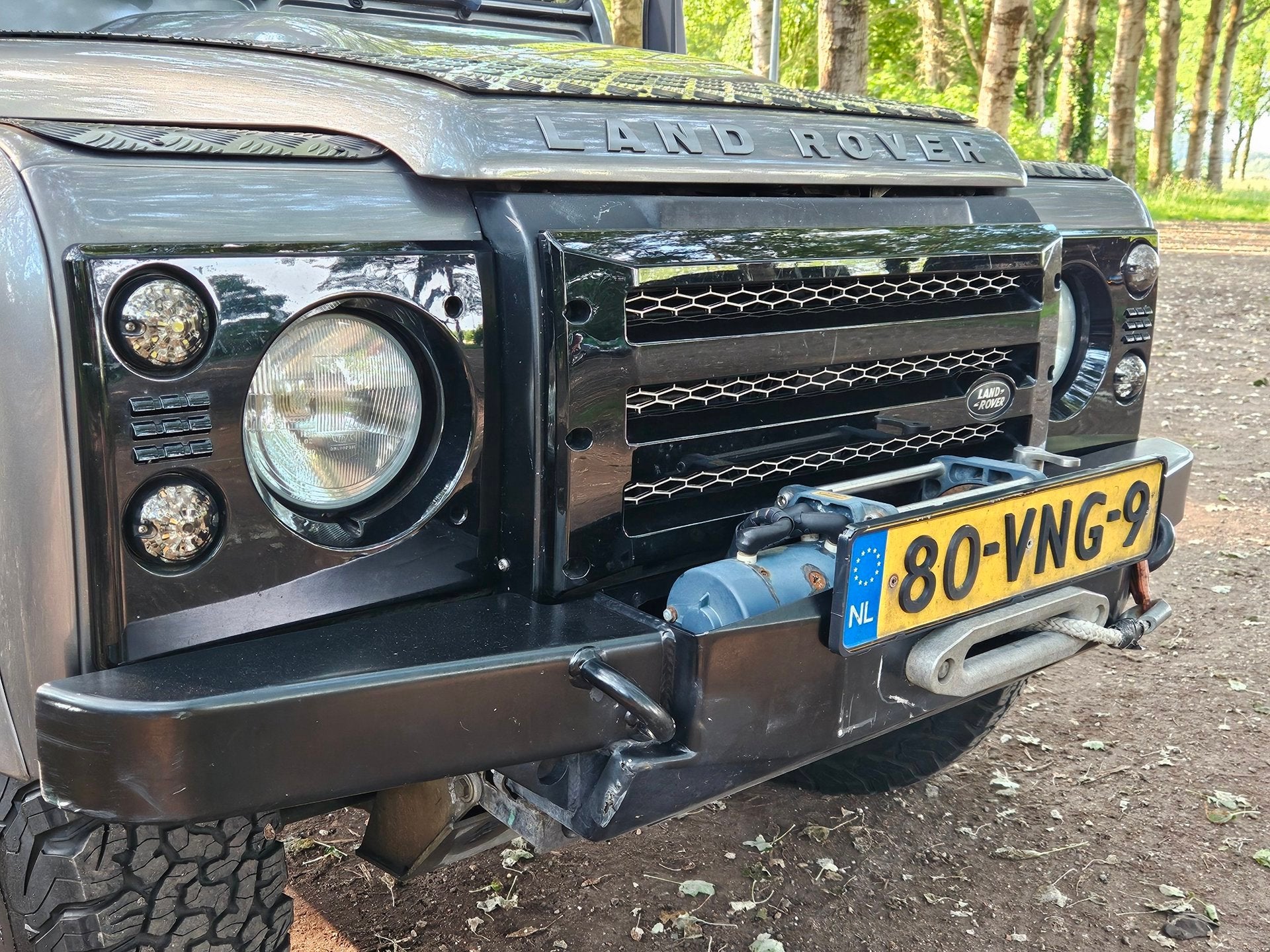Land Rover Defender 90 2.4 TD XTech grijskenteken, Auto's, Land Rover, Stoelverwarming, Gebruikt, Zwart, 4 cilinders