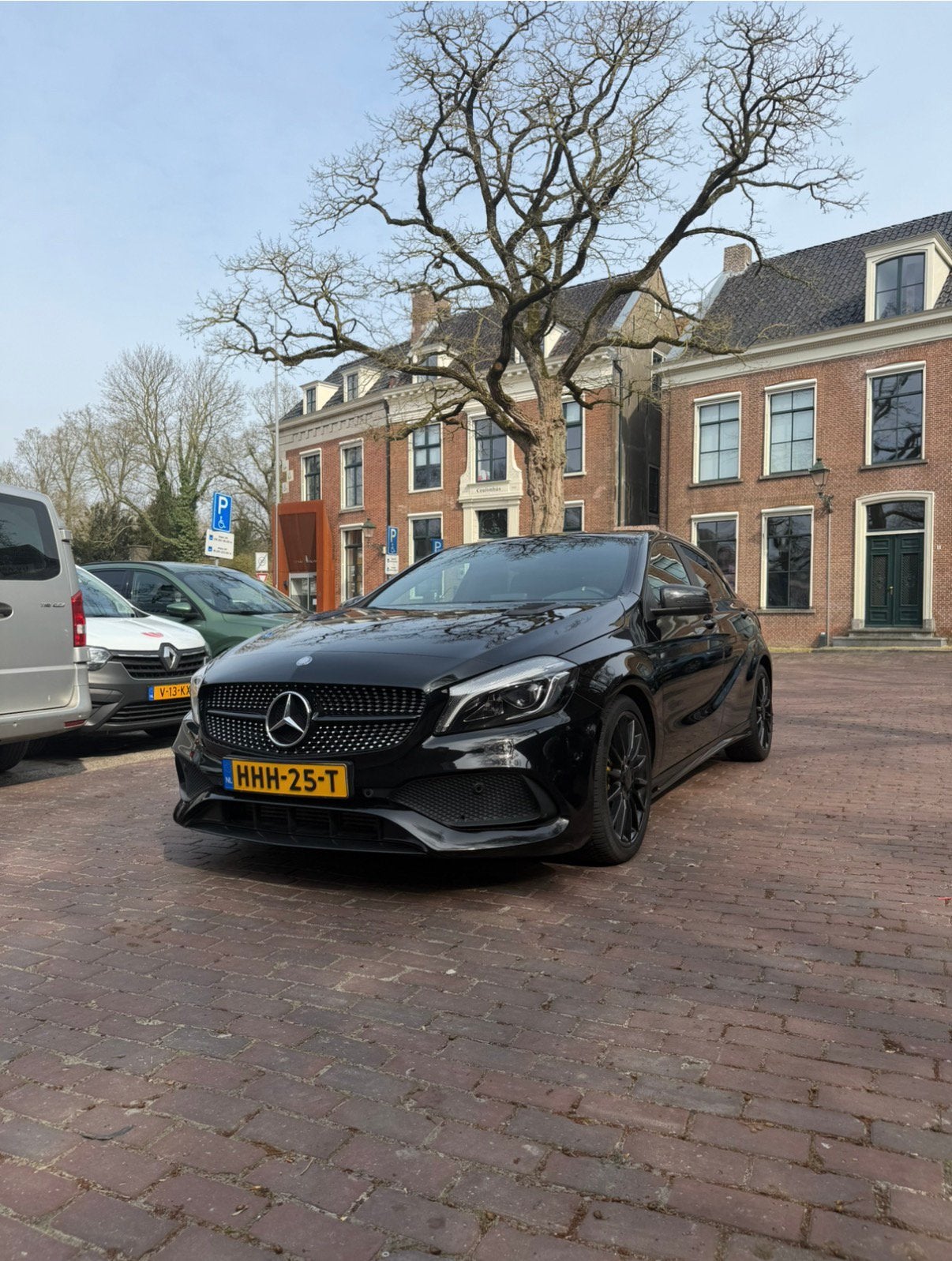 Mercedes-Benz A200 AMG Line Automaat – 160.000 km – APK 2027, Auto's, Mercedes-Benz, Alcantara, Zwart, 1595 cc, 19 km/l