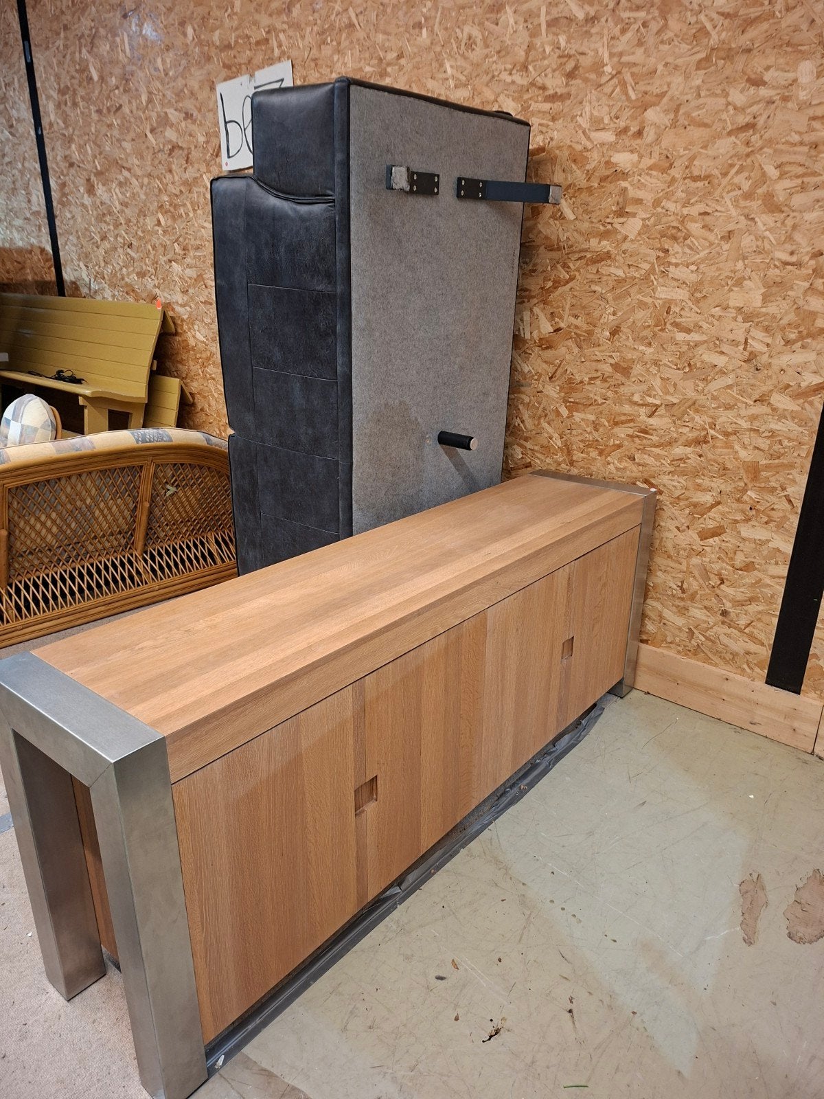 Eikenhouten dressoir met metalen frame, Gebruikt, 150 tot 200 cm, Onbekend, Ophalen of Verzenden