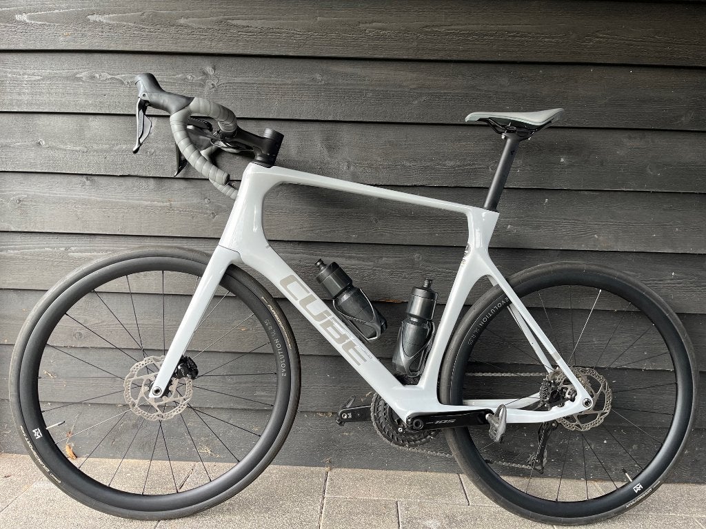 Cube Agree C:62 ONE (2025/2026) | Maat 62, 28 inch, Carbon, Heren, Zo goed als nieuw