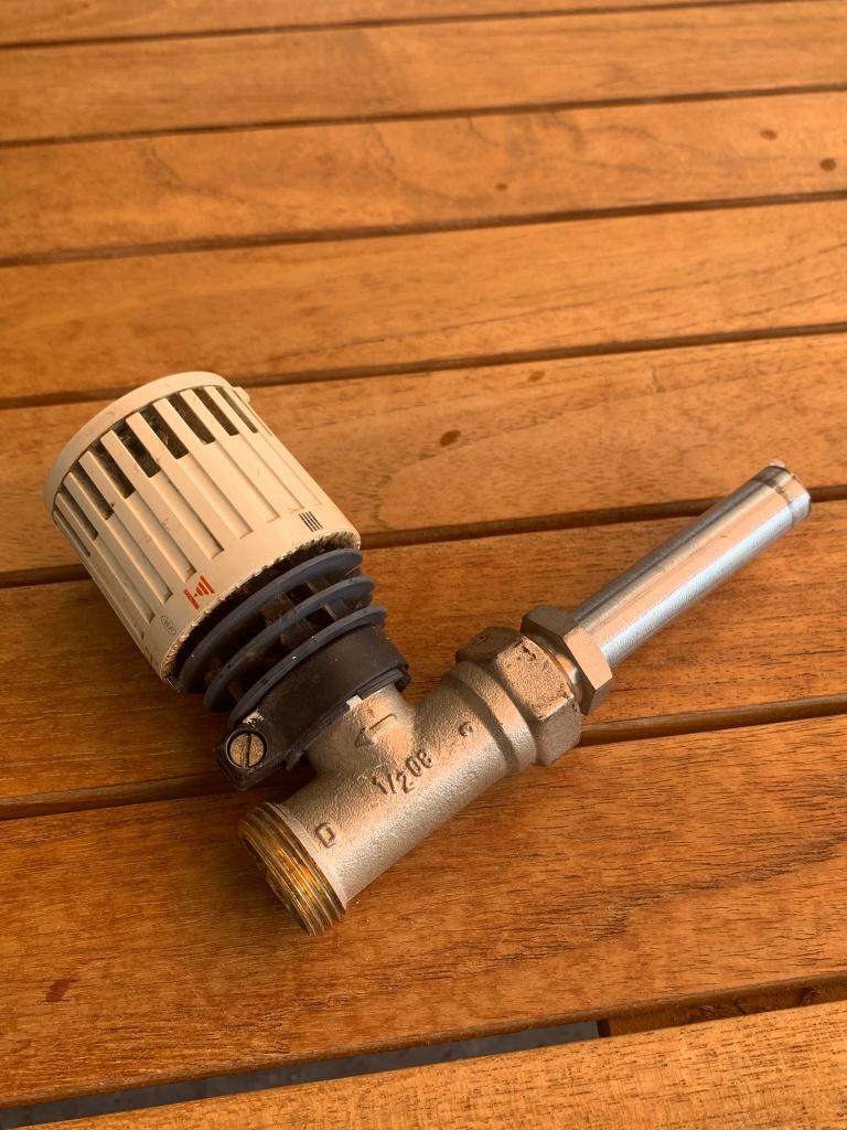 Danfoss thermostatisch radiatorknop plus ventiel, Doe-het-zelf en Verbouw, Verwarming en Radiatoren, Gebruikt, Minder dan 30 cm