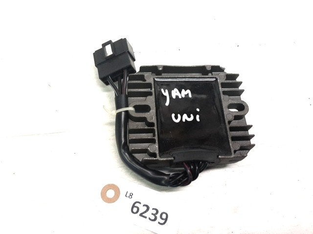 Yamaha Spanningsregelaar D1-49471
