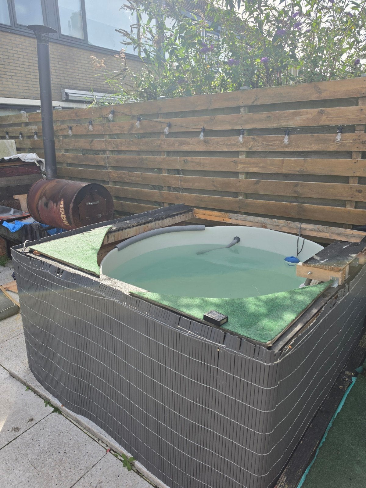Foto 3 van Zelfbouw hottub houtgestookt