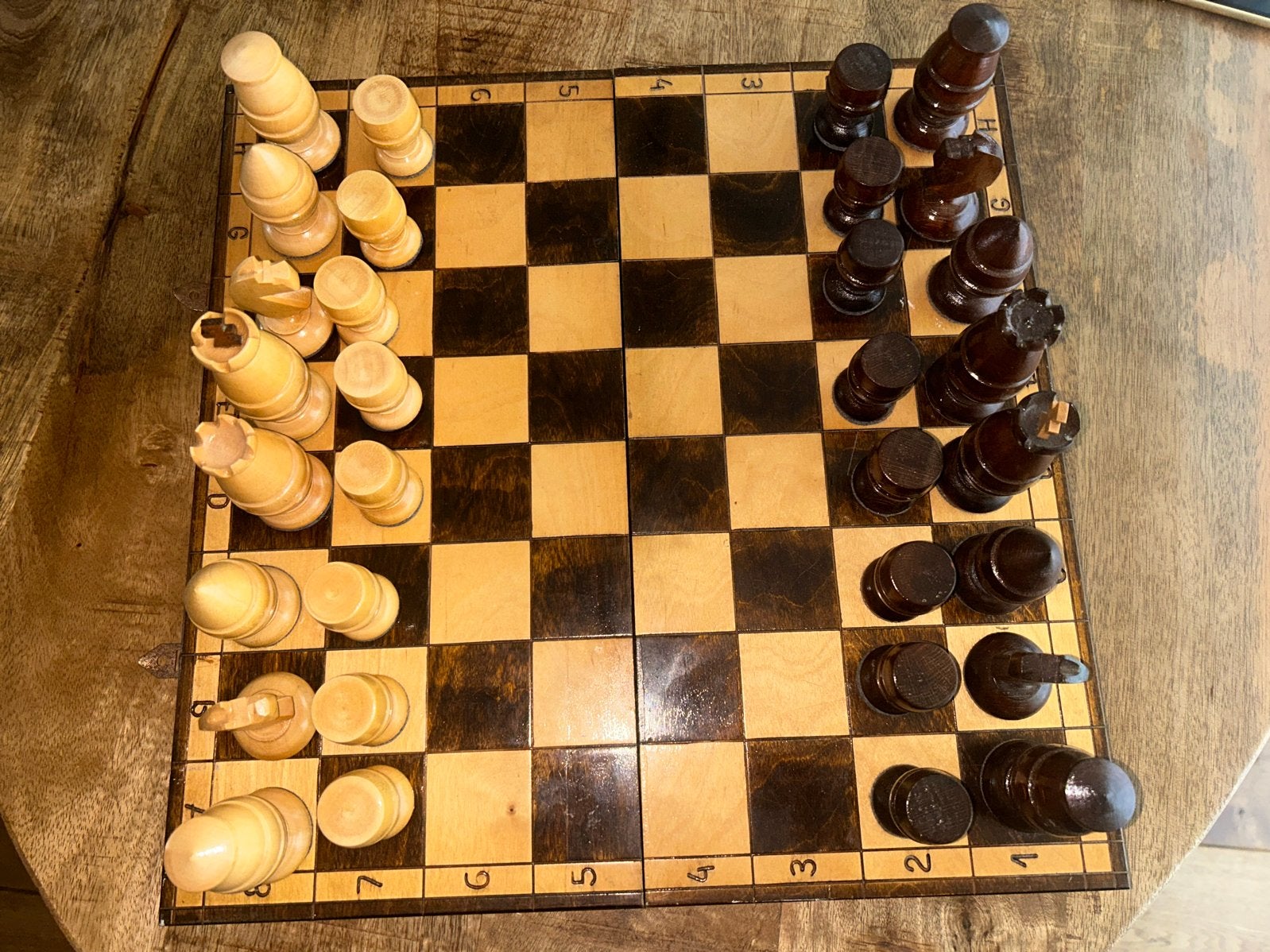Vintage Houten shaakspel handgemaakt met Opvouwbaar Bord, Een of twee spelers, Ophalen of Verzenden, Zo goed als nieuw