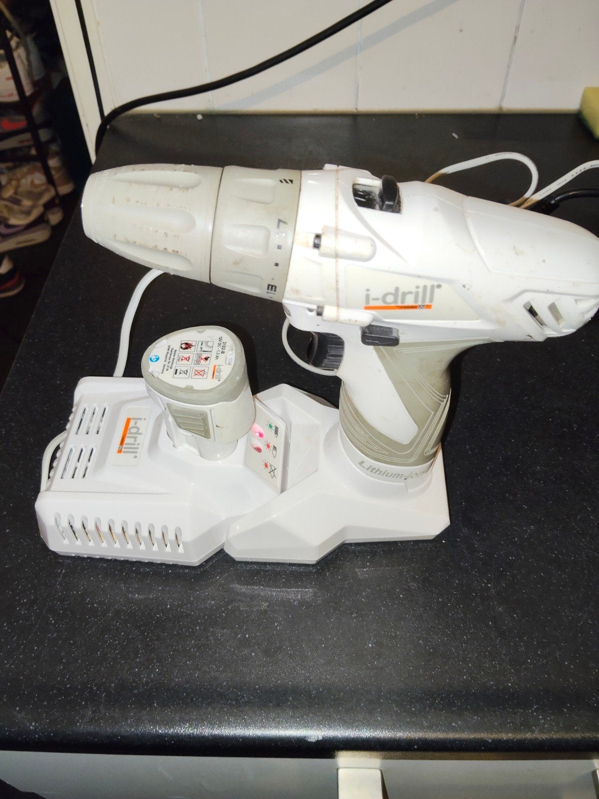 i-drill accuboormachine met lader en doos, Gebruikt, Variabele snelheid, Ophalen of Verzenden, Boor- en Schroefmachine