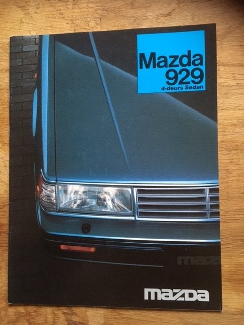 Mazda 929 4-deurs Sedan brochure uit 1985 (NL), Ophalen of Verzenden, Gelezen, Mazda