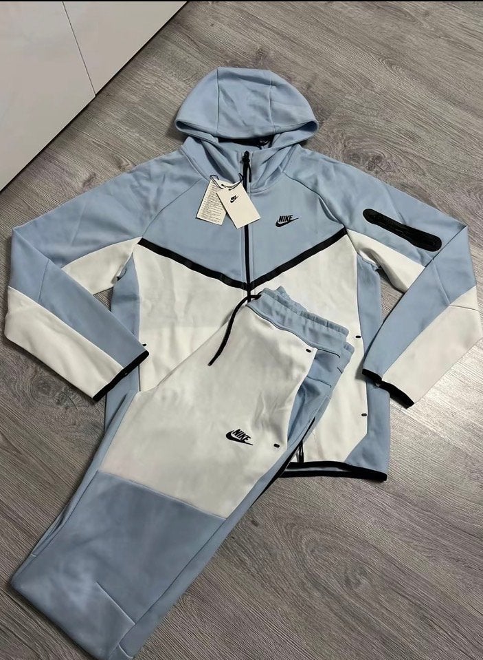 Nike Tech Fleece trainingspak - Lichtblauw/Wit - Zo goed als, Blauw, Ophalen of Verzenden, Gedragen, Algemeen