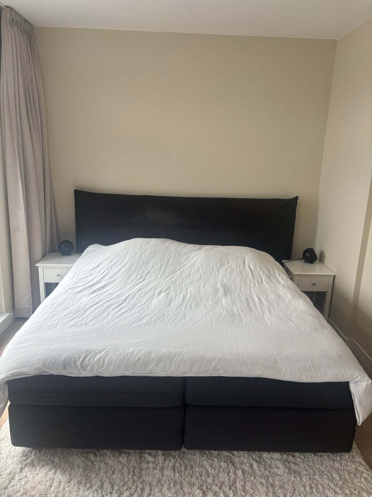 Karlsson Vildår Boxspring 180x210 cm met hoofdbord, 210 cm, Tweepersoons, Ophalen of Verzenden, Zo goed als nieuw