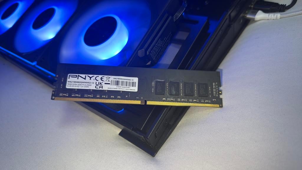 PNY 16GB DDR4 3200MHZ CL20, Computers en Software, RAM geheugen, DDR4, Ophalen of Verzenden, Zo goed als nieuw, Desktop