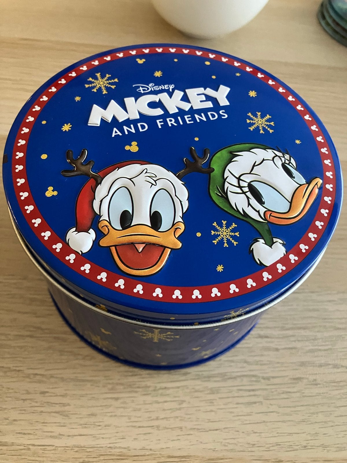 Disney Mickey & Friends Kerst Servies Set in Blik, Verzamelen, Ophalen of Verzenden, Donald Duck, Zo goed als nieuw, Servies