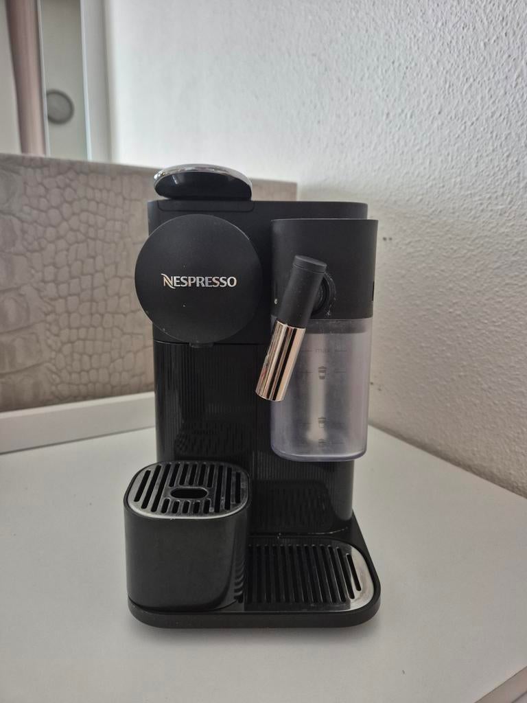 Nespresso apparaat - Goed onderhouden, werkt perfect!, Witgoed en Apparatuur, Koffiezetapparaten, Ophalen, Gebruikt, Espresso apparaat