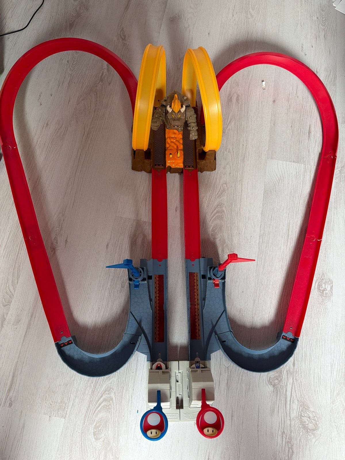Hot Wheels Mario Kart Racebaan met Bowser en 3 auto's, Ophalen, Racebaan, Zo goed als nieuw, Hot Wheels