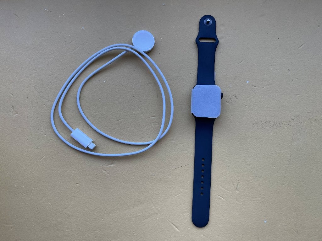 Foto 2 van Apple Watch Series 7 41 mm GPS + Cellular ongebruikt