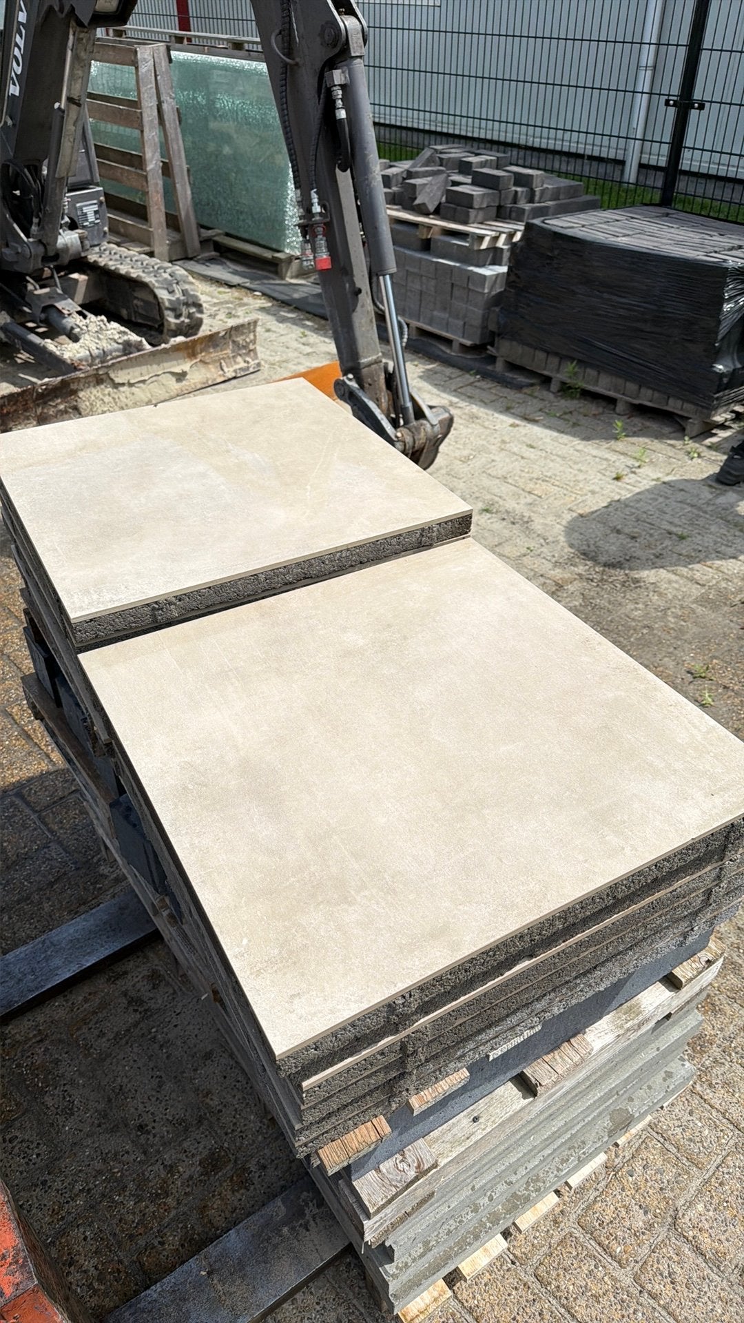 Restpartij 13 stuks cerasun 60x60 firenze beige, Ophalen, Zo goed als nieuw