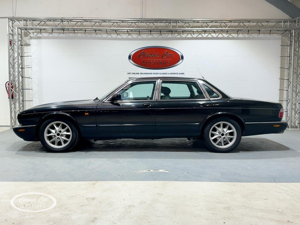 Jaguar XJ8 4.0 Sovereign  - ONLINE AUCTION, Auto's, Jaguar, Bedrijf, Overige modellen, Benzine, Sedan, Automaat, Zwart, Gebruikt