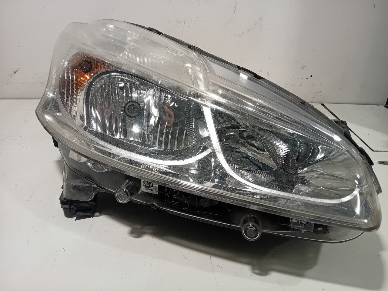 Koplamp rechts Peugeot 208, Auto-onderdelen, Verlichting, Onderdelen@venauto.nl, Van der Ven Autorecycling B.V., Gebruikt, Ettenseweg 76, 4706 PB Roosendaal, The Netherlands