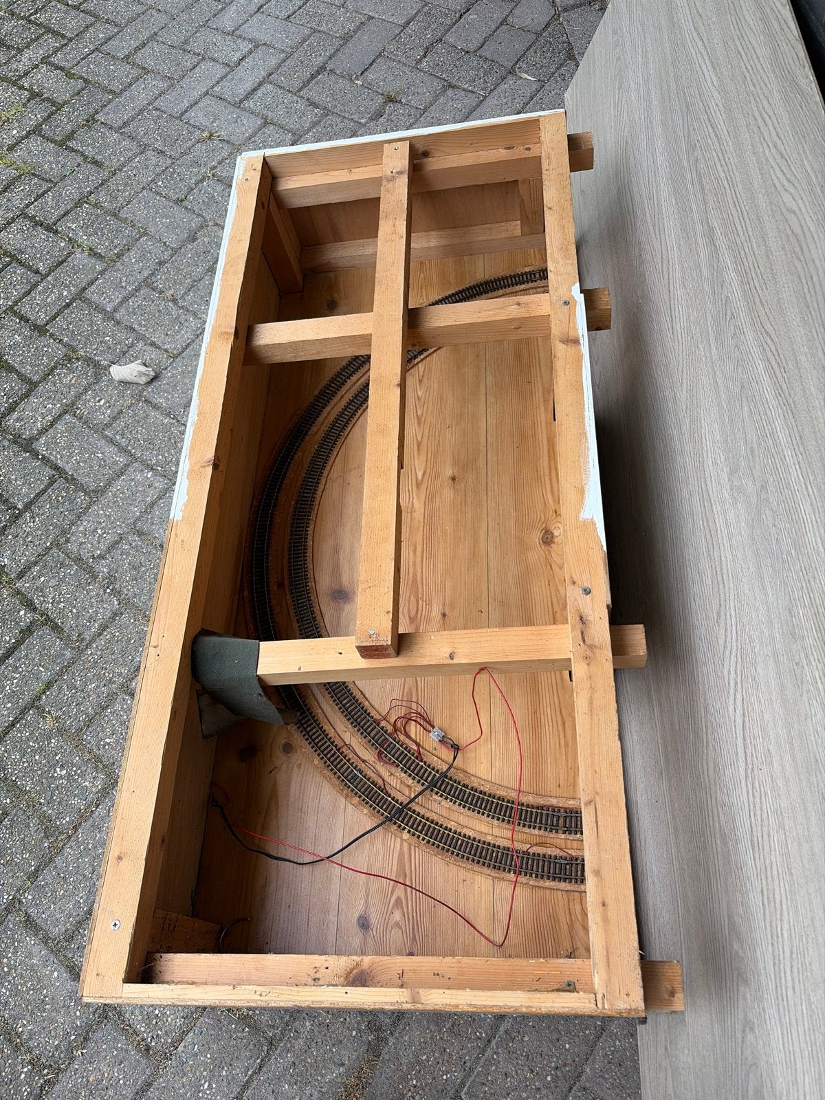 MOET WEG!! Modelspoorbaan met rails en houten onderbouw, Hobby en Vrije tijd, Gebruikt, Gelijkstroom of Wisselstroom, Rails, Ophalen