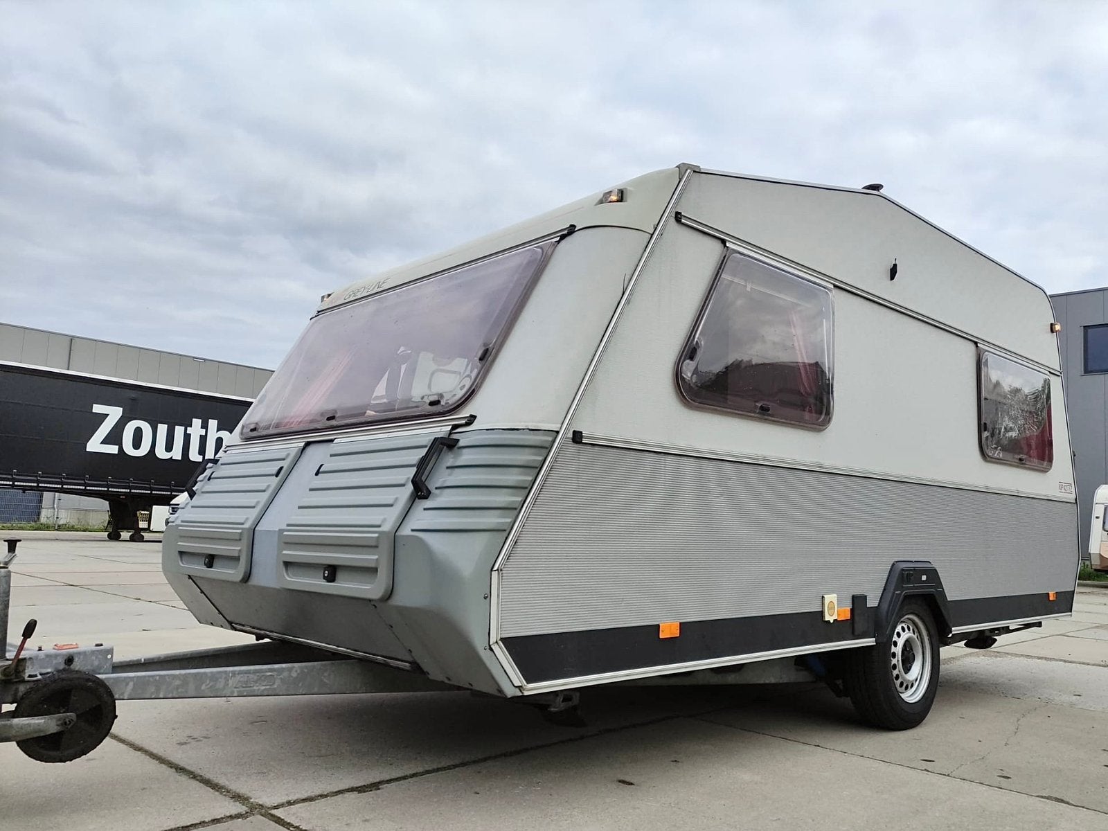 Kip 	Grey- Line 42 TTZ, Caravans en Kamperen, Caravans, Rondzit, Kip, Bedrijf, 750 - 1000 kg