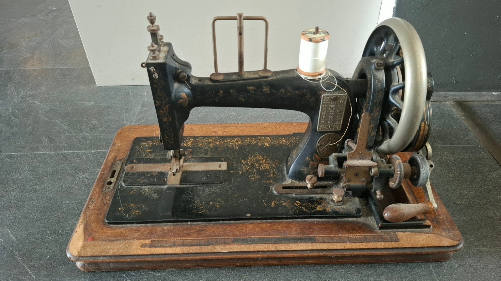 Antieke Naaimachine met Houten Kist - Decoratief, Antiek en Kunst, Ophalen of Verzenden