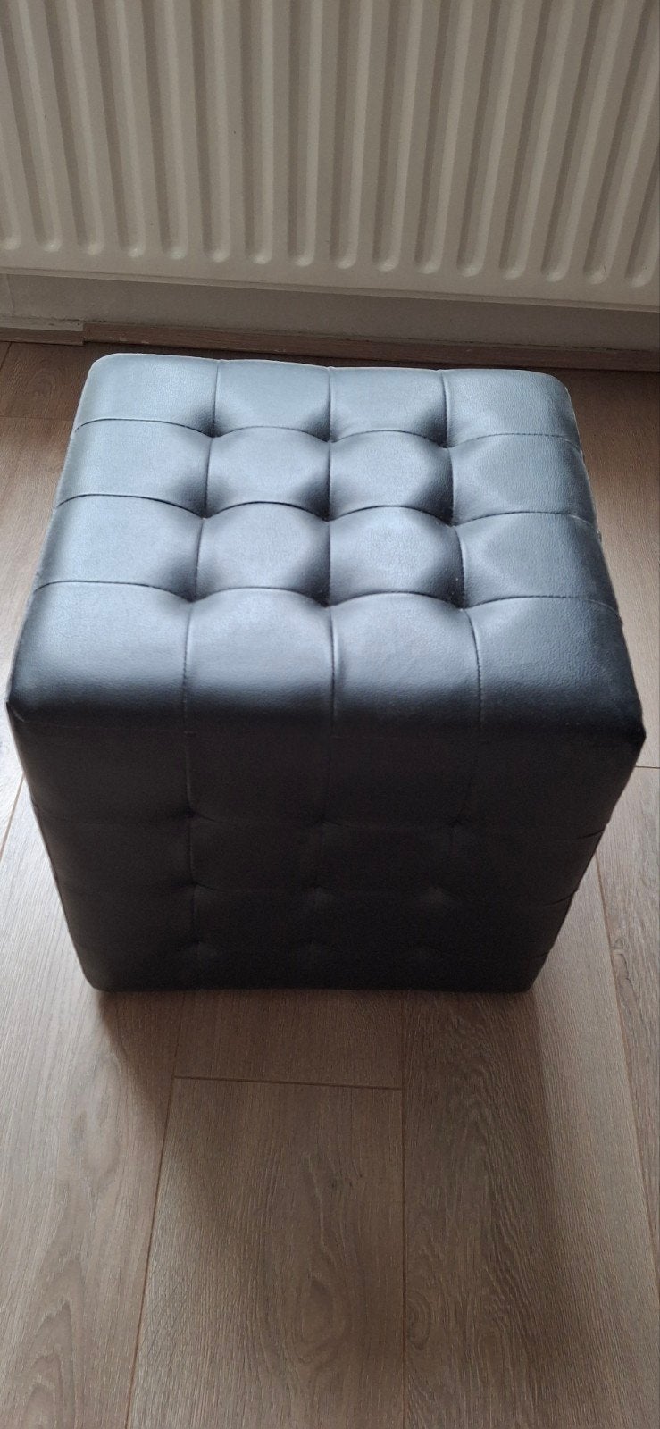 2 zwarte lederlook kubussen - voetenbank/bijzettafel, Ophalen of Verzenden