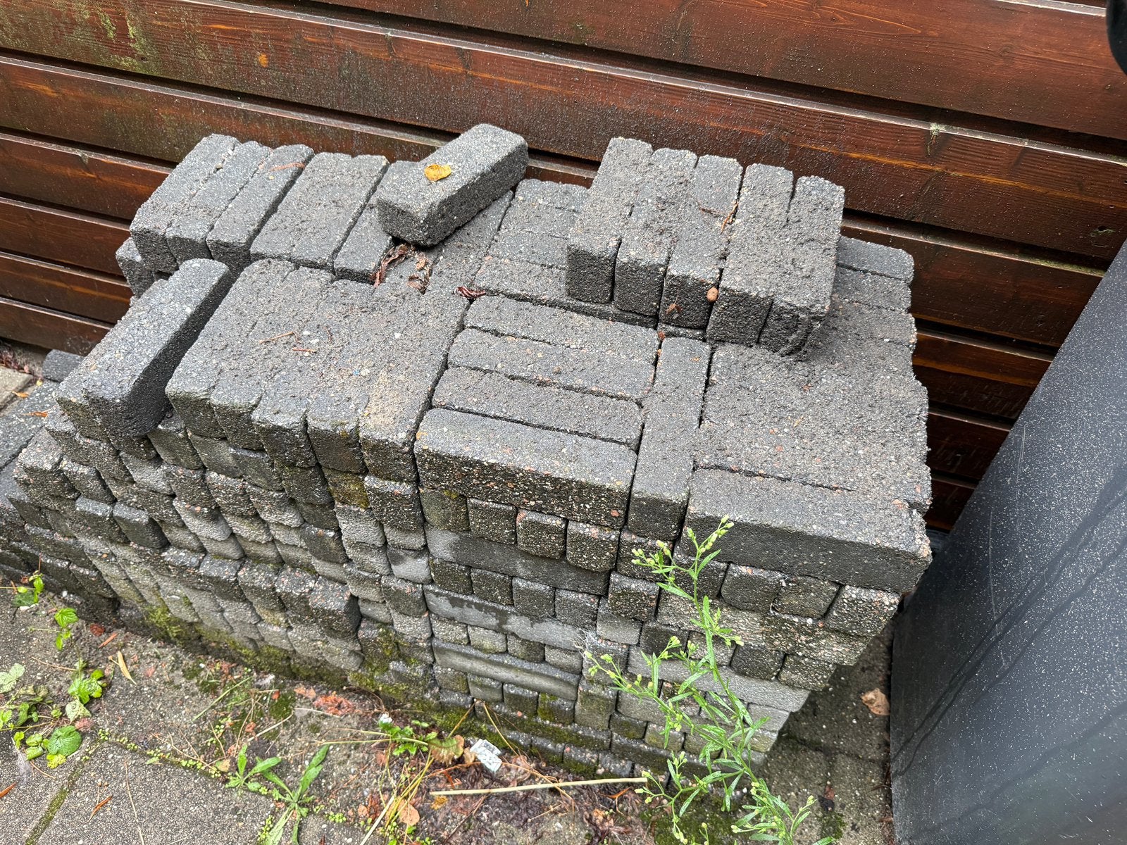 Gratis af te halen  zwarte waal klinkers, Tuin en Terras, Ophalen, Gebruikt, Beton, Klinkers