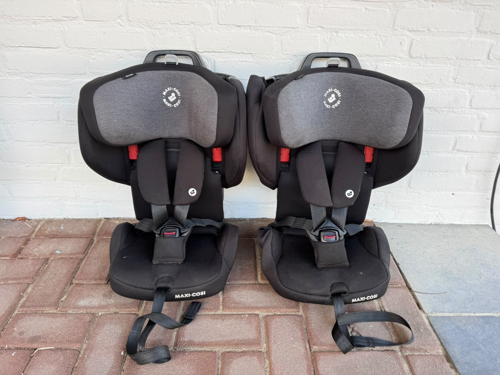 2x Maxi-Cosi Nomad autostoeltjes – zwart/grijs – opvouwbaar, Ophalen, 15 t/m 36 kg, Zijbescherming, Maxi-Cosi